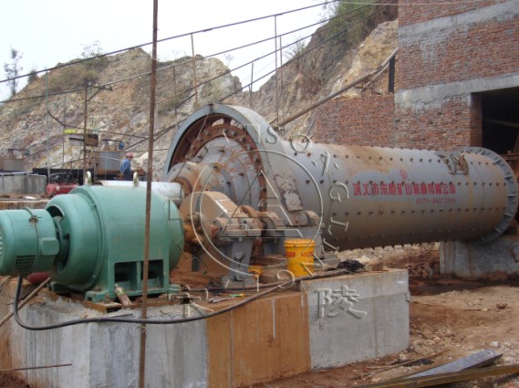 磨礦現(xiàn)場,球磨機